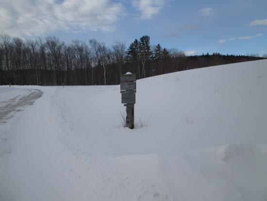 The Blueberry Ledge Trail trailhead at Ferncroft