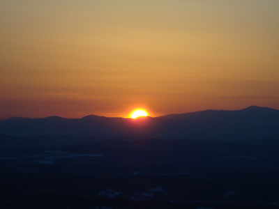The sun setting into Mt. Monroe as seen from the south ledges of Streaked Mountain - Click to enlarge