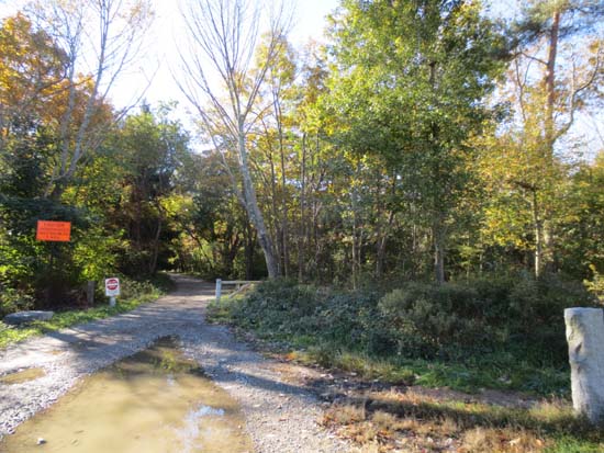 The Sky Line Trail eastbound trailhead on Hillside Street