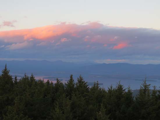 Looking at the Sandwich Range, Mt. Washington, and the Ossipee Range from the Belknap Mountain fire tower - Click to enlarge