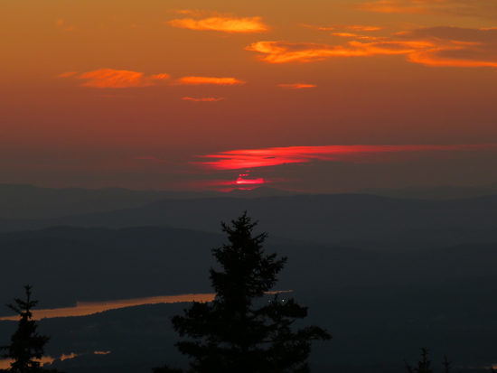 The sunset as seen from the Belknap Mountain fire tower - Click to enlarge