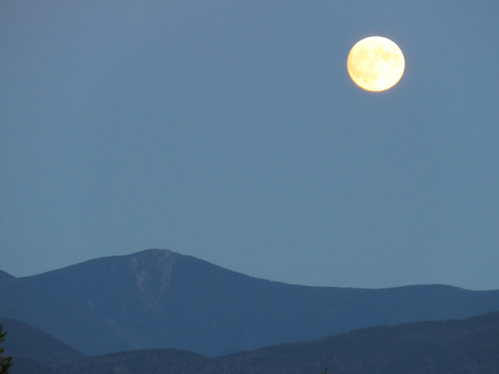 The moonrise as seen from the Black Mountain ledges - Click to enlarge