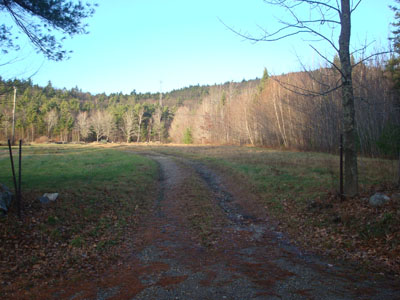 Trailhead to the woods road to Brier Hill