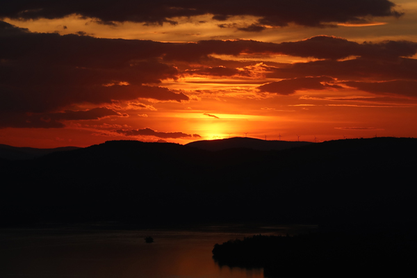 The sunset from one of the Eagle Cliff ledges - Click to enlarge