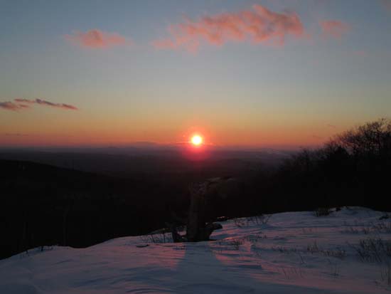 The sunset from the southeastern Fort Mountain ledges - Click to enlarge