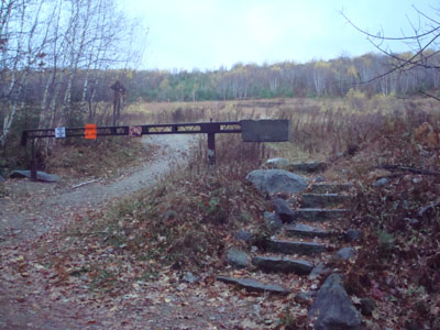 The Foss Mountain Trail trailhead next to the seasonal portion of Foss Mountain Road
