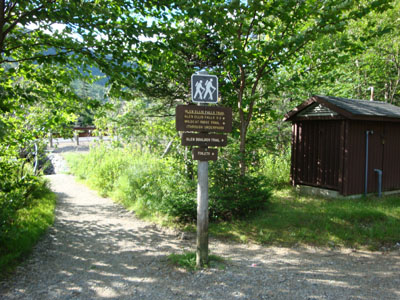 The Glen Boulder Trail trailhead at the Glen Ellis Falls parking area