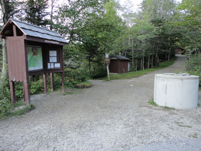 The Glen Boulder Trail trailhead at the Glen Ellis Falls parking area