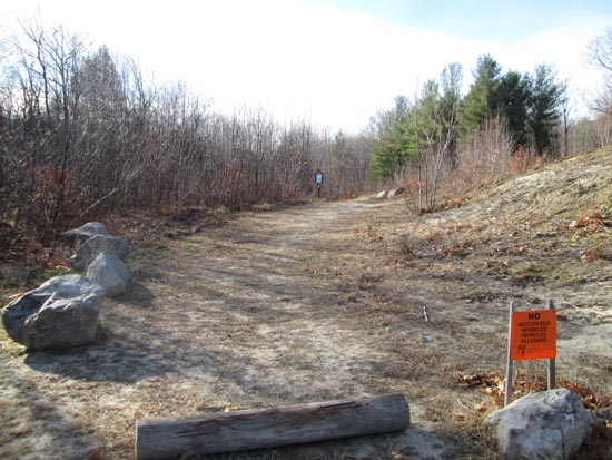 The East Gilford-Fire Road trailhead at the end of Wood Road