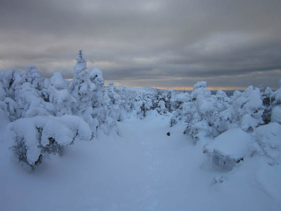 The Kinsman Ridge Trail between the peaks