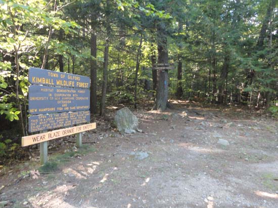 The Lakeview Trail trailhead near the Locke's Hill parking area
