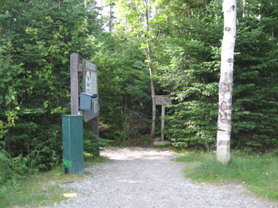 Caps Ridge Trail trailhead at Jefferson Notch