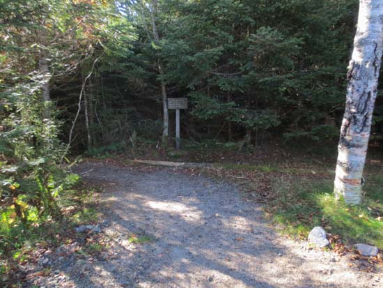 Caps Ridge Trail trailhead at Jefferson Notch