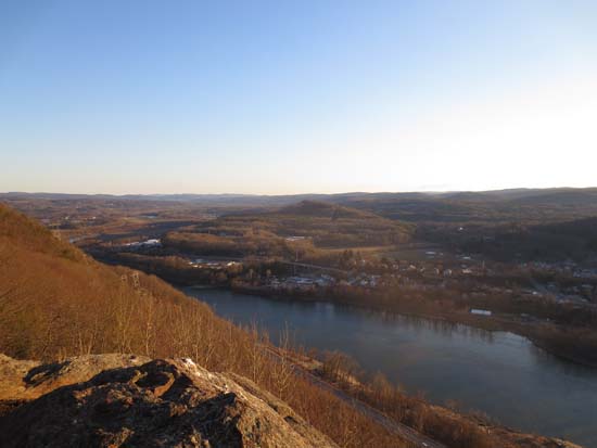 Looking south from the southern ledges on Mt. Kilburn - Click to enlarge