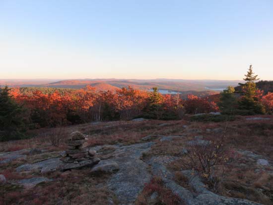 The trail between the peaks