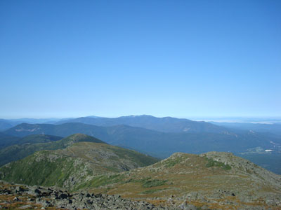 Looking at Mt. Tom, the Twin Range, and in the distance, the Franconia Ridge from the summit of Mt. Monroe - Click to enlarge