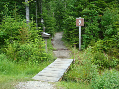 The Ammonoonusc Ravine Trail trailhead at the edge of the parking area