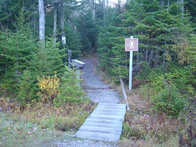 The Ammonoonusc Ravine Trail trailhead at the edge of the parking area