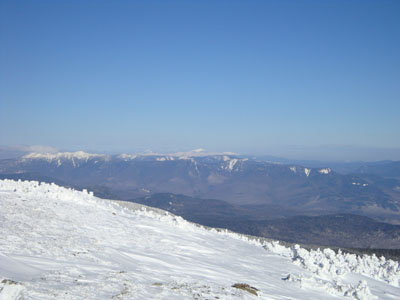 Looking over the Franconias and Bonds at the Presidentials from the Mt. Moosilauke summit - Click to enlarge