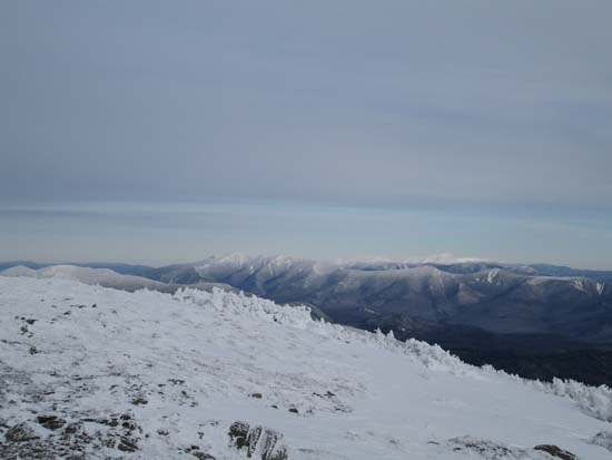 Looking at the Franconia Ridge and Presidentials from the Mt. Moosilauke summit - Click to enlarge
