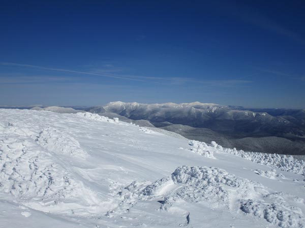Looking at the Franconia Ridge and Presidential Range from the Mt. Moosilauke summit - Click to enlarge