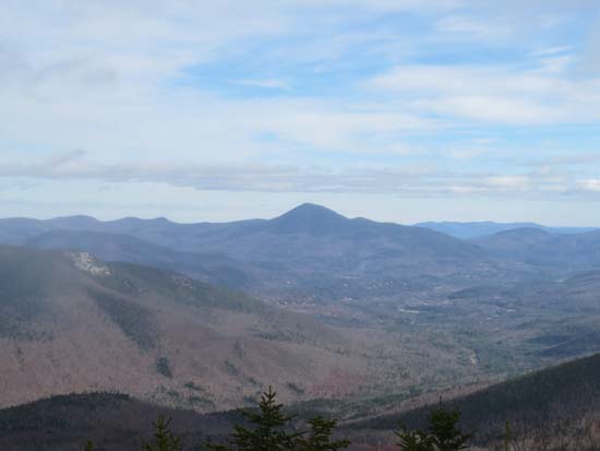 Looking at the Iron Mountain ledges and Kearsarge North Mountain from Mt. Parker - Click to enlarge