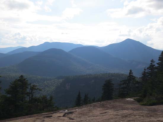 Looking at the western Sandwich Range from the ledges on the south peak of Mt. Paugus - Click to enlarge