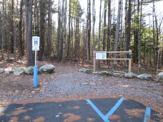 The trailhead for the spur to the Wapack Trail
