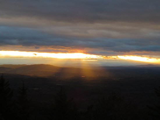 The sunset from ledges near the Piper Mountain summit - Click to enlarge