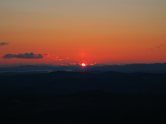 The sunrise from the ledges near the summit of Plymouth Mountain - Click to enlarge