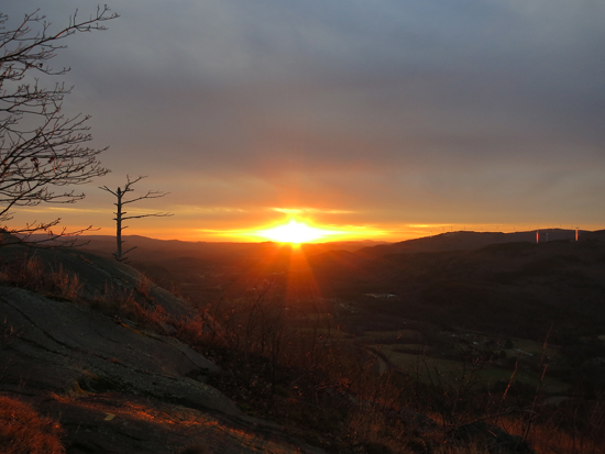 The sunrise from Rattlesnake Mountain - Click to enlarge