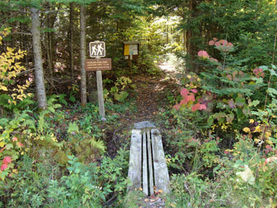 The Unknown Pond Trail trailhead