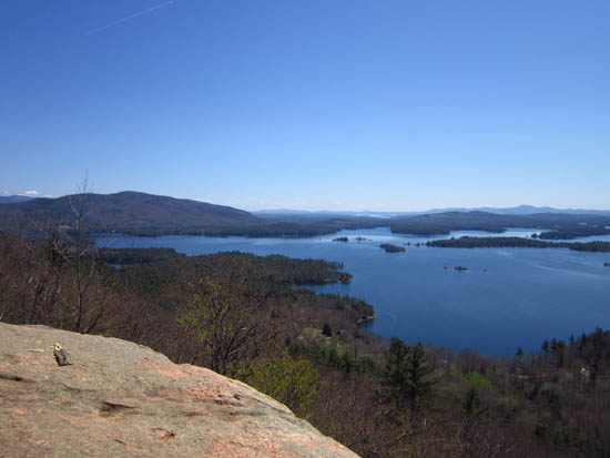 Looking at Red Hill and the Belknaps from the West Rattlesnake ledges - Click to enlarge
