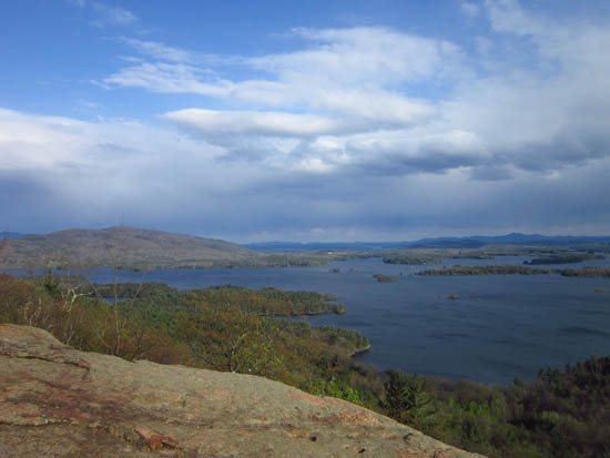 Looking at Red Hill and the Belknaps from the West Rattlesnake ledges - Click to enlarge