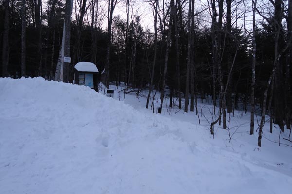 The Old Bridle Path trailhead at the back of the parking area