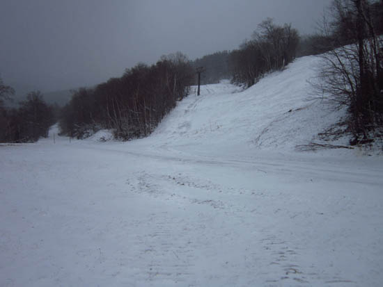 The end (beginning) of Polecat next to the summit quad chairlift