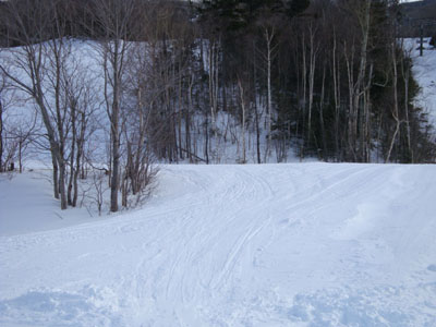 The end (beginning) of Lower Polecat next to the summit chairlift/gondola