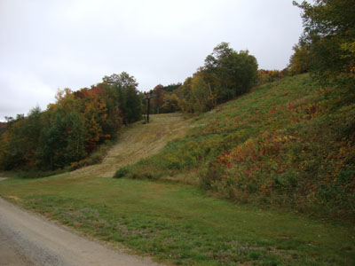 The end (beginning) of Lower Polecat next to the summit chairlift/gondola