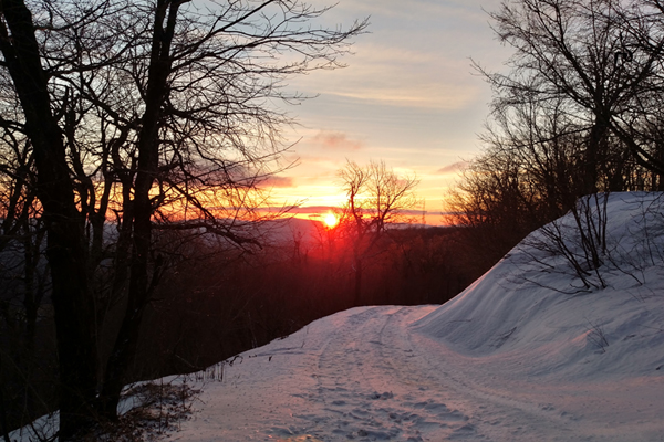 The sunrise on Utsayantha Mountain - Click to enlarge