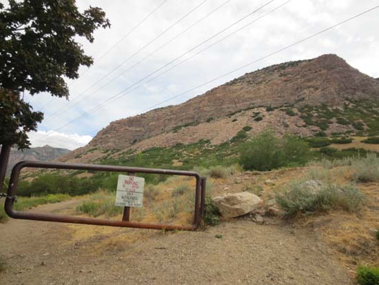 The start of a path at the end of 27th Street