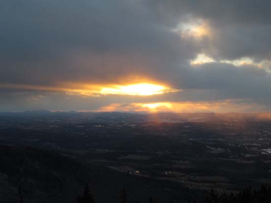 The sunset from the Burke Mountain firetower - Click to enlarge
