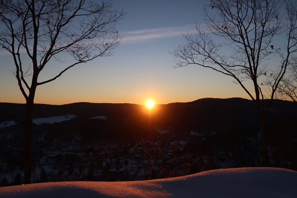 The sunrise from the south peak of Mt. Tom - Click to enlarge